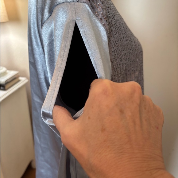 Silver Sequin V-Neck Top - Picture 6 of 6